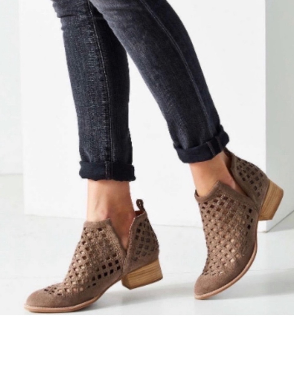 Jeffery Campbell Taggart Brown Taupe Perforated Low Heel Ankle Boots Sz 7.5